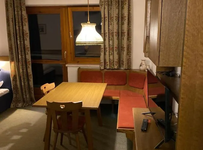 Elfie Hotel *