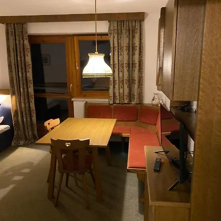 Elfie Hotel *