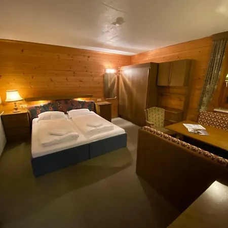 Elfie * サンクト・アントン・アム・アールベルク